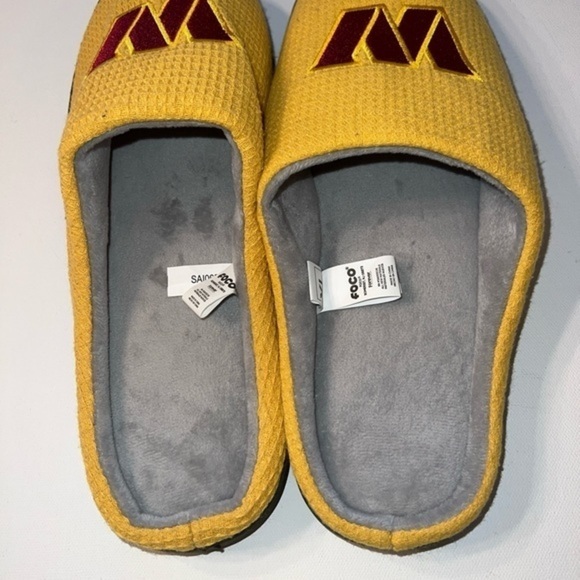 NWOT Washington Commanders Foco Burgundy & Gold Slippers Men's (Size: 13-14) (H) - Picture 3 of 4